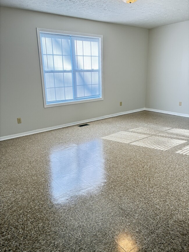 Family Room - 2034 5th Ave