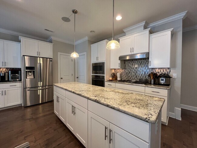 Building Photo - Exceptional 4BD, 2.5BA Cary Townhome with ...
