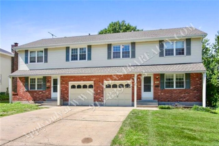 Foto principal - Updated 3Bed/2.5 Bath Duplex in Gladstone-...