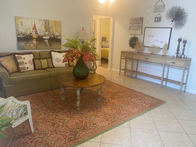 Foto del edificio - 3/2 furnished annual in Cape Coral