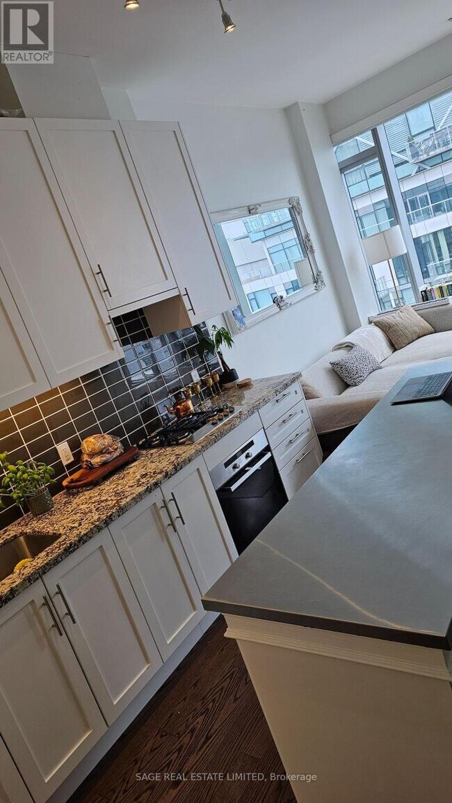 Building Photo - 39-1139 Queens Quay E