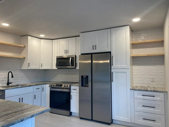 Building Photo - 909 S Colonial Ct