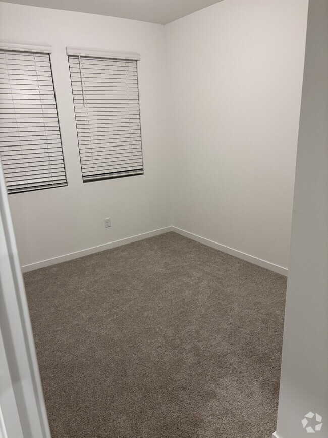 Building Photo - 2802 S Flat Cir