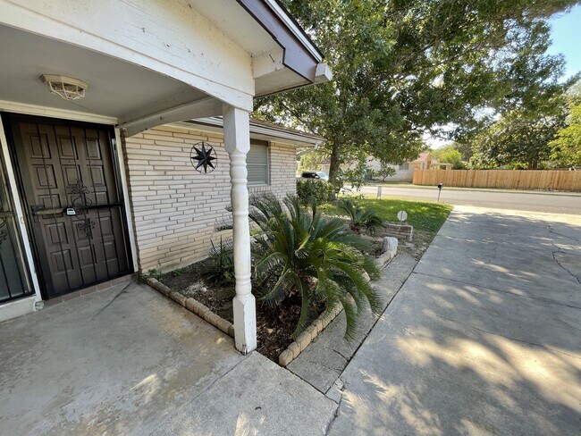 Building Photo - 10306 Northampton Dr