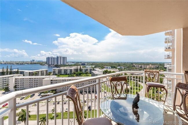Building Photo - 18021 Biscayne Blvd