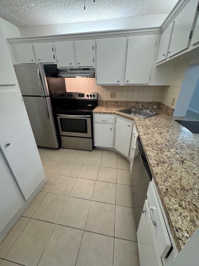 Foto del edificio - 703 Sunny Pine Way