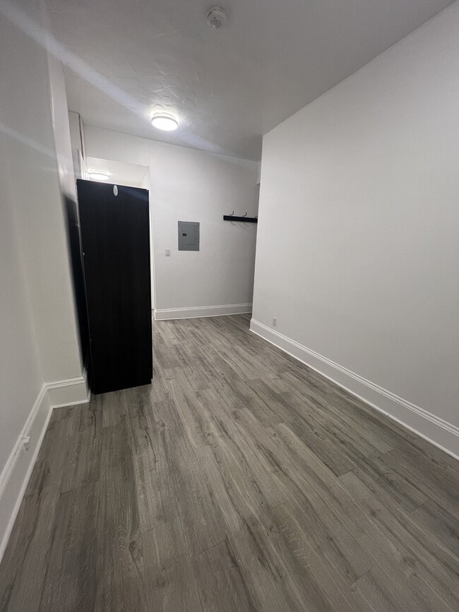 Building Photo - 379 Cooper St