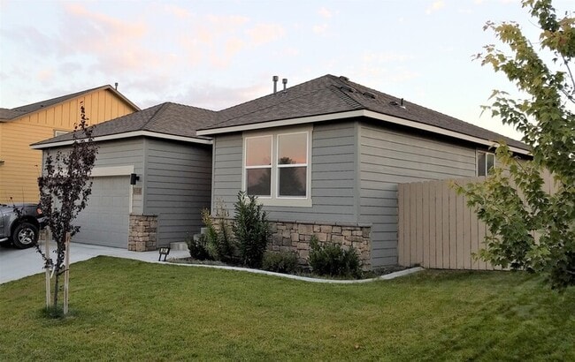 Building Photo - 2641 Torrey Pines Way