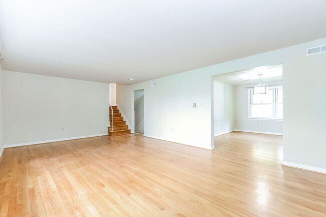 Foto del edificio - Spacious 3-Bedroom 1.5 Bath Home on 4 Acres