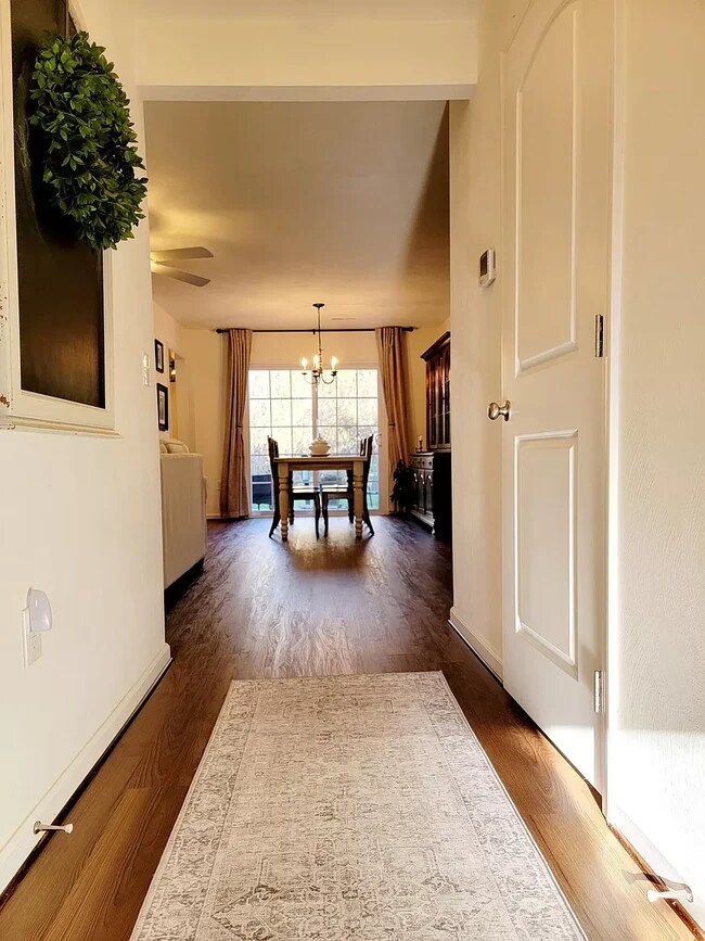 Building Photo - 6826 Village Green Dr