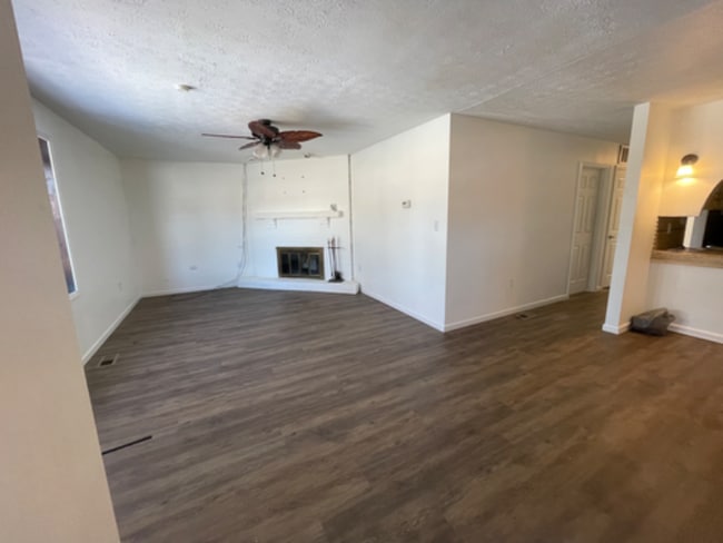 Building Photo - 617-621 N Sherry Dr