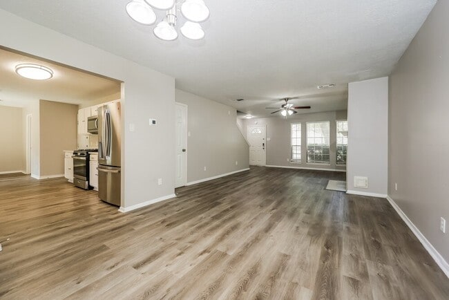 Foto del edificio - 18450 Hollow Oaks Cir