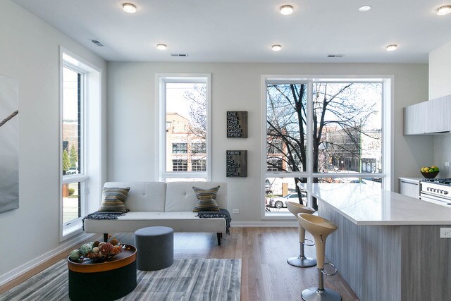 Building Photo - 1601 W Le Moyne St