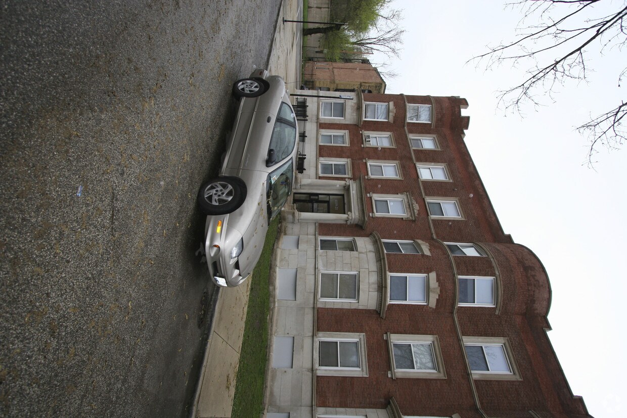 Building Photo - 4119-4129 S Ellis Ave