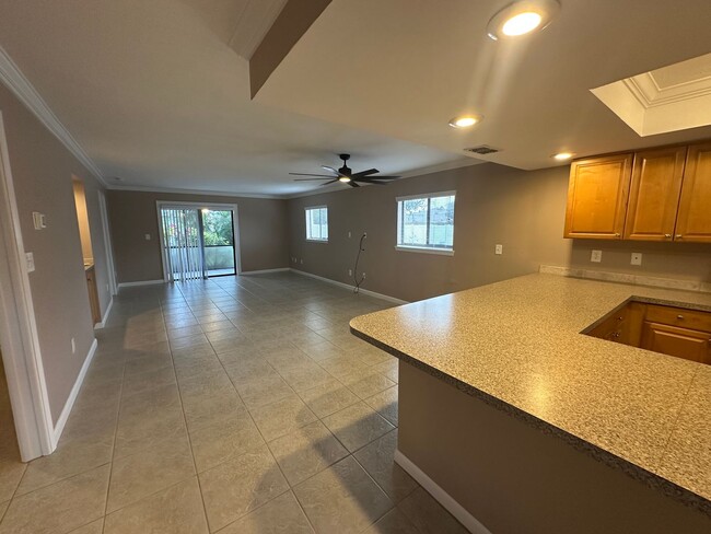 Building Photo - 2 Bedrooms 2 Bathrooms Condo SE Cape Coral...