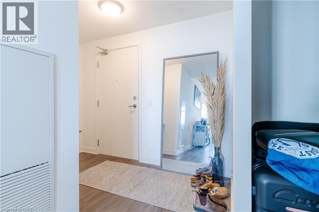 Photo du bâtiment - 681 Yonge St