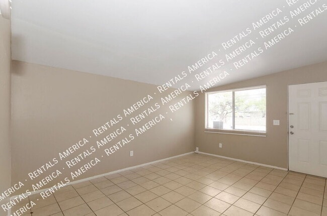 Building Photo - 404 E Yavapai Rd