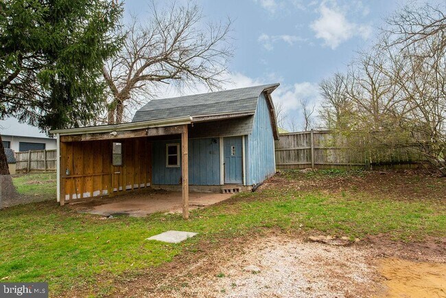Building Photo - 1003 Poplar St