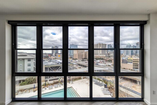 Building Photo - 800 Embassy Dr