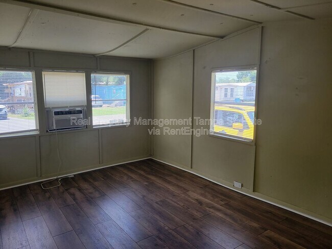 Foto del edificio - 710 S 50th St