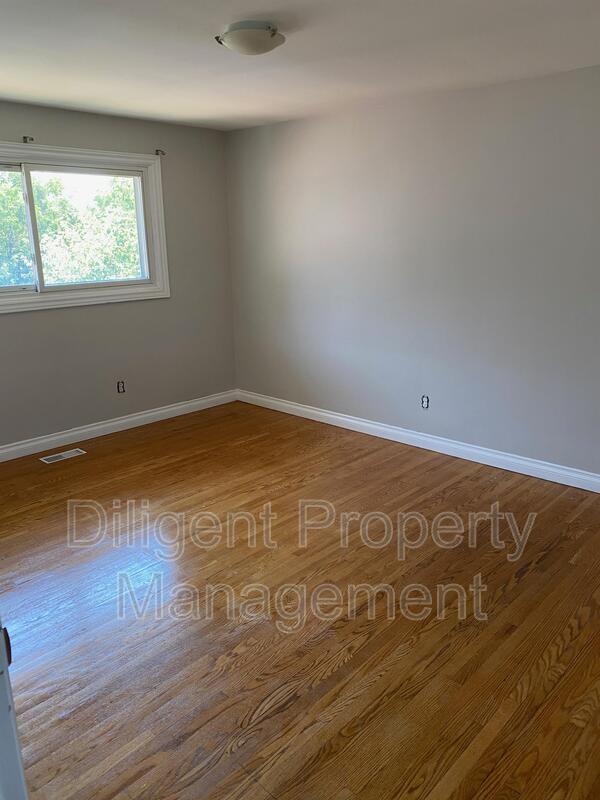Building Photo - 1326 Hopewell Ave