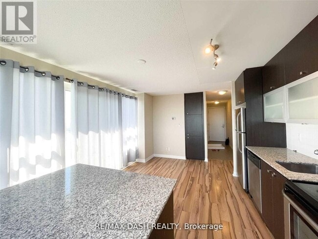 Building Photo - 2015-2015 Sheppard Ave E