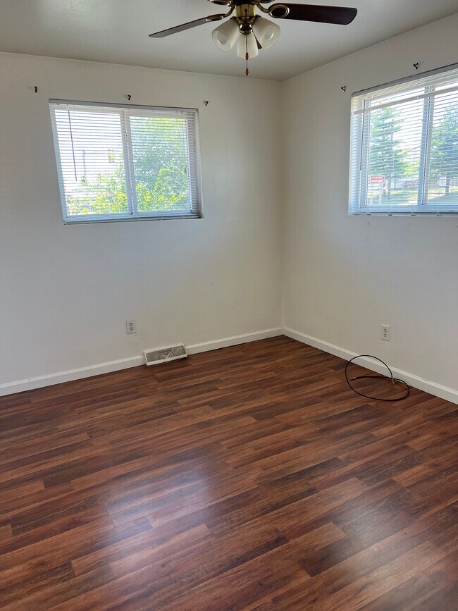Foto del edificio - 1417 E Ferguson Ave