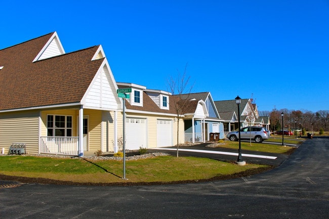 Building Photo - The Spinney at Van Dyke
