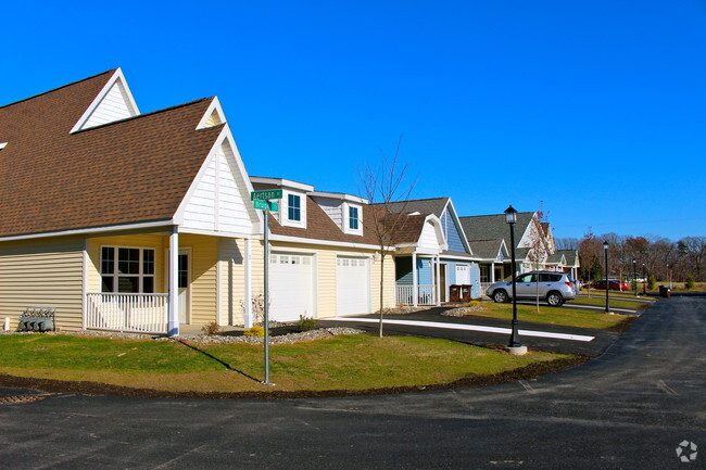 Building Photo - The Spinney at Van Dyke