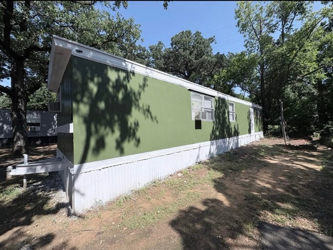 Foto del edificio - 215 Weeks Rd