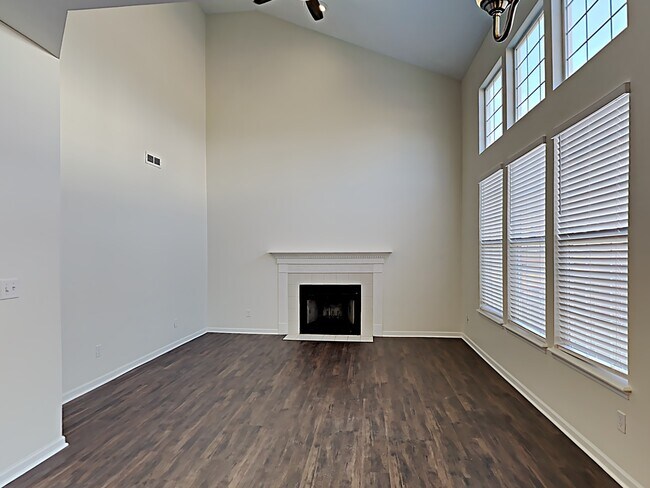 Building Photo - 3352 Suffolk Court