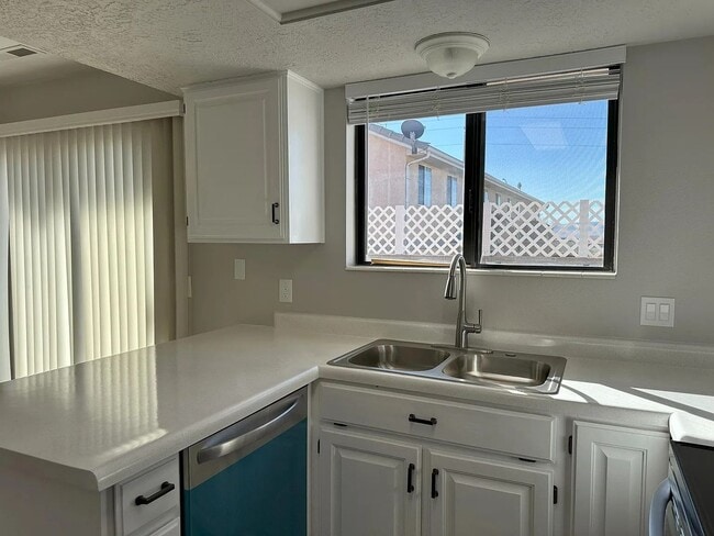 Building Photo - Single-Level 3 Bedroom Townhome in St. George
