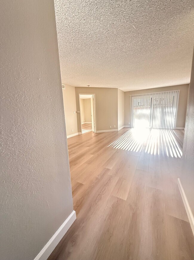 Foto del edificio - 3346 Kimber Ct