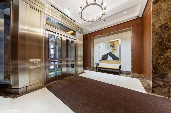 Foto del edificio - 159 E Walton Pl