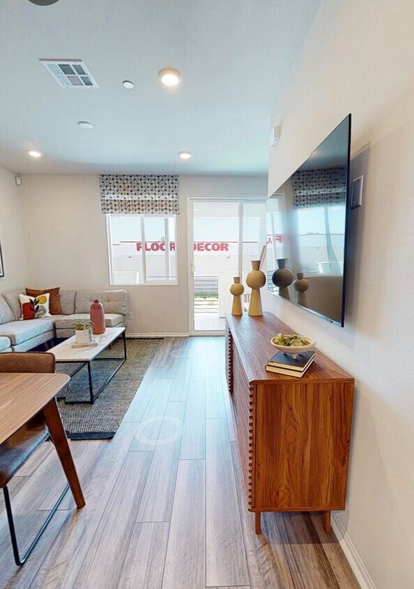 Foto del edificio - 1602 W Cameron Ave