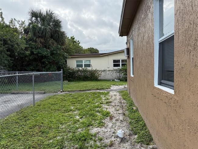 Building Photo - 646 NW 14th Terrace