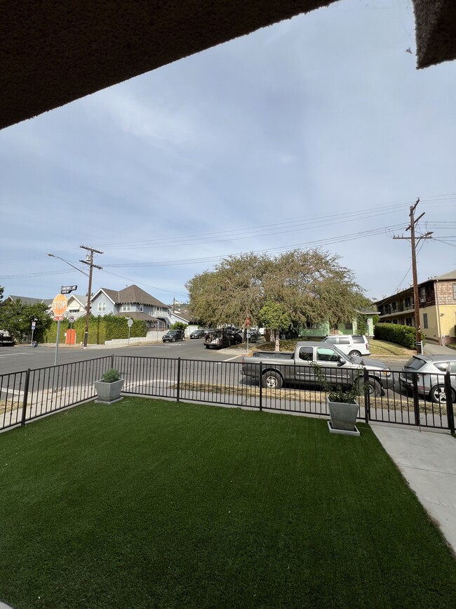 Courtyard / View from Porch - 4560 Kingswell Ave