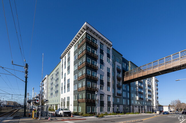 Building Photo - Kiku Crossing