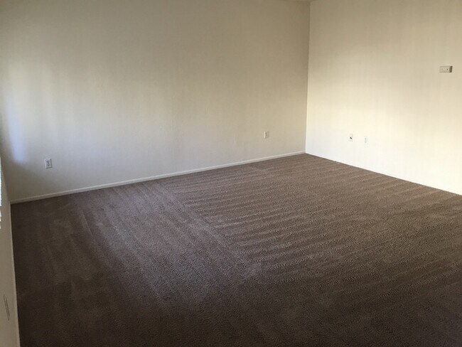 Building Photo - Villa Martinique Townhome for Rent!