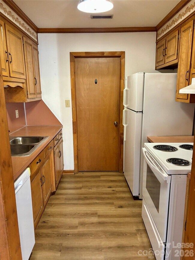 Foto del edificio - 1732 Lenora Cir