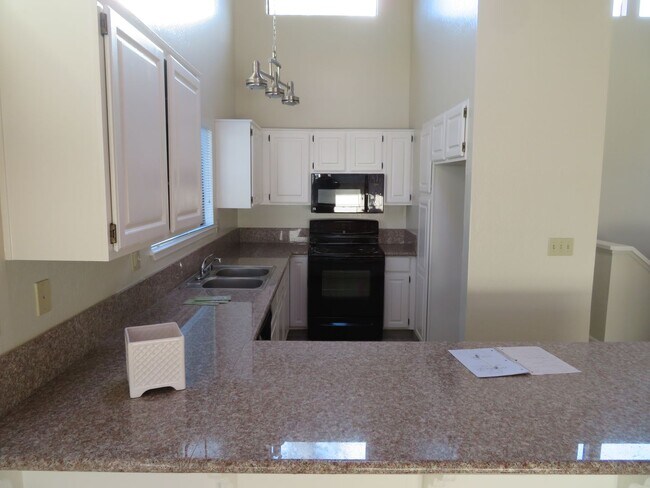 Foto del edificio - 3 bedroom, 2 bathroom in Scotts Valley