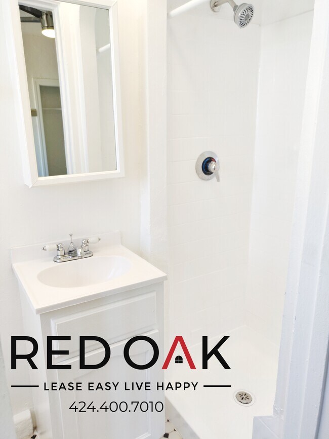 Building Photo - Beautiful Completely Remodeled Sunny Bache...