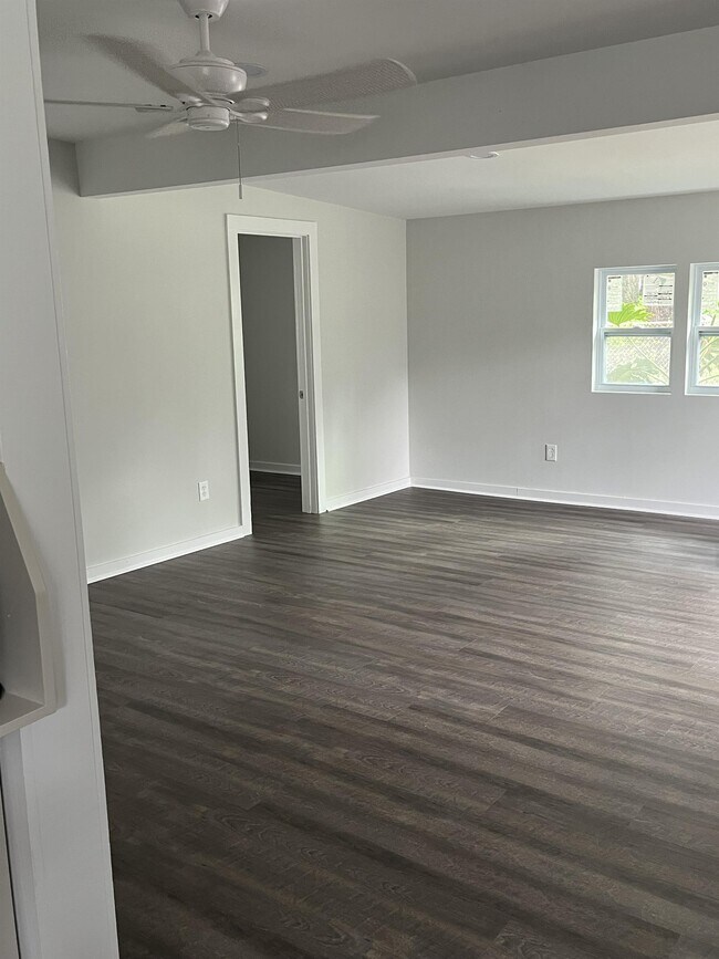 Foto del edificio - 1420 E 57th St