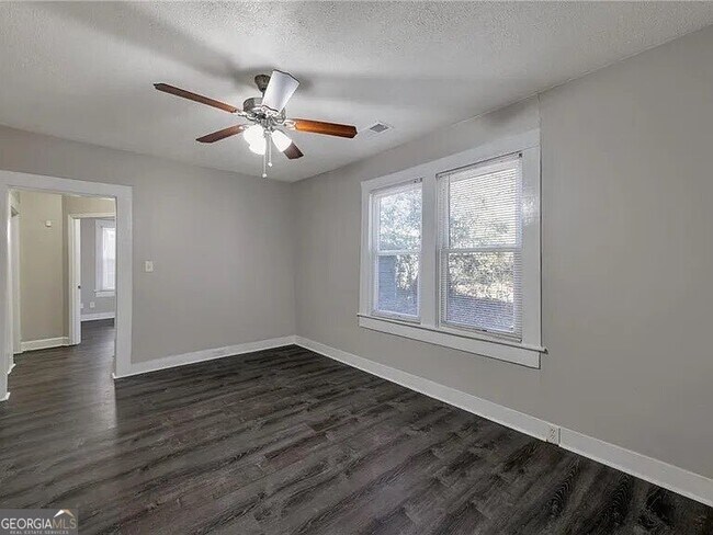 Foto del edificio - 1333 Womack Ave