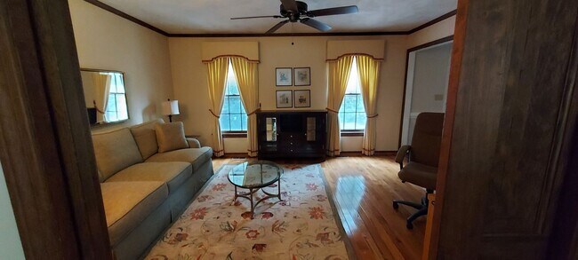 Building Photo - BEAUTIFUL FULLY FURNISHED HOME IN LAKE SHORES