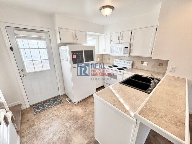 Foto del edificio - 14466 E Hawaii Cir