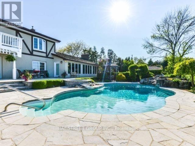 Photo principale - 8 Lakeshore Dr