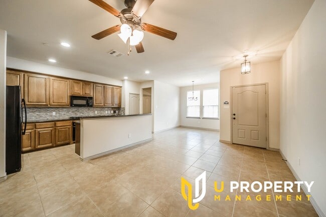 Foto del edificio - Sweet Townhome in Carrollton -- Coming Soon!