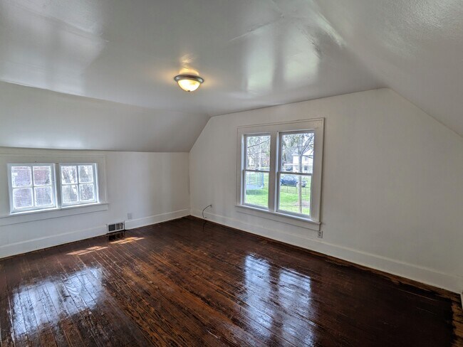 Foto del edificio - 216 W 12th St