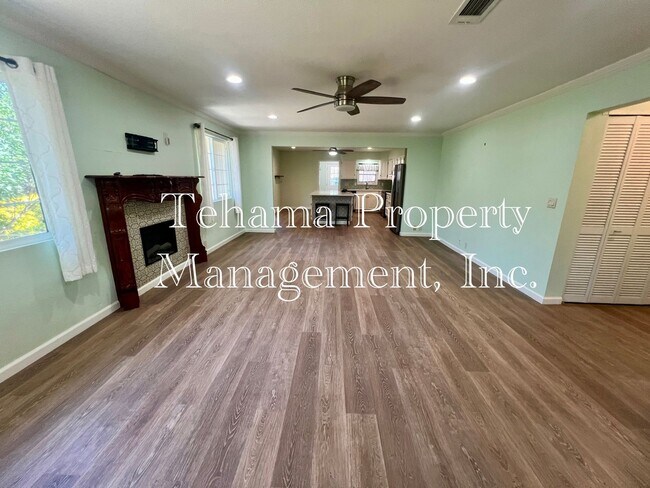 Foto del edificio - 2 bed 2 bathroom home in the El Camino/Gerber Area Available Unfurnished or Furnished